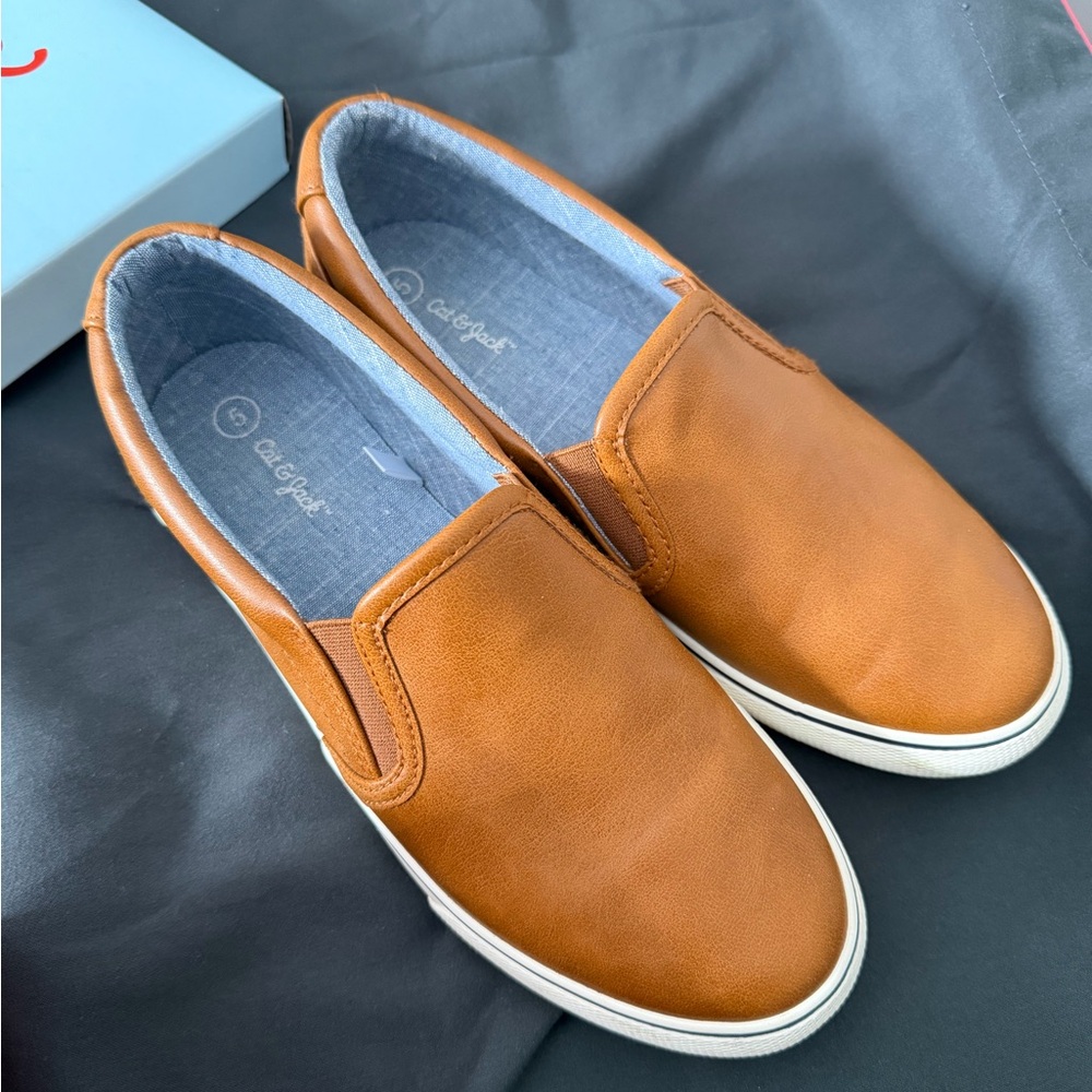 Cat & Jack Boys Size 5  Tan Slip-On Shoes